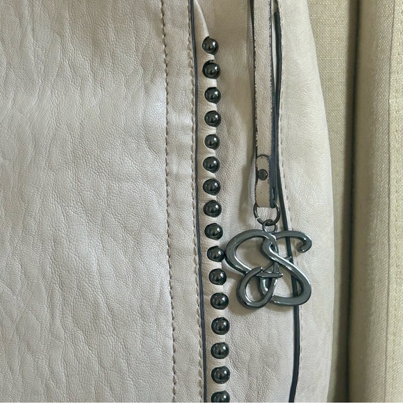 💋Jessica Simpson Studded shoulder Bag, purse, handbag, tote, hobo in Ivory - Picture 3 of 16
